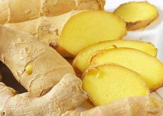 نمو الشعر بالزيوت الأساسية الطبيعية للشعر تم الحصول عليه من بخار تقطير جذر الزنجبيل